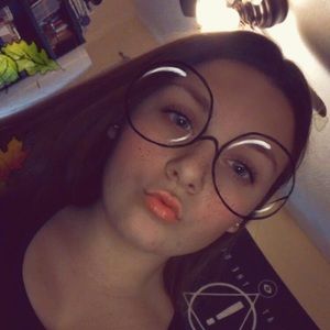 Meet your Posher, Kaitlyn